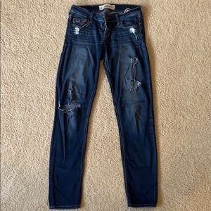 hollister | dark wash ripped skinny jeans (size 3S W 26 L 29)